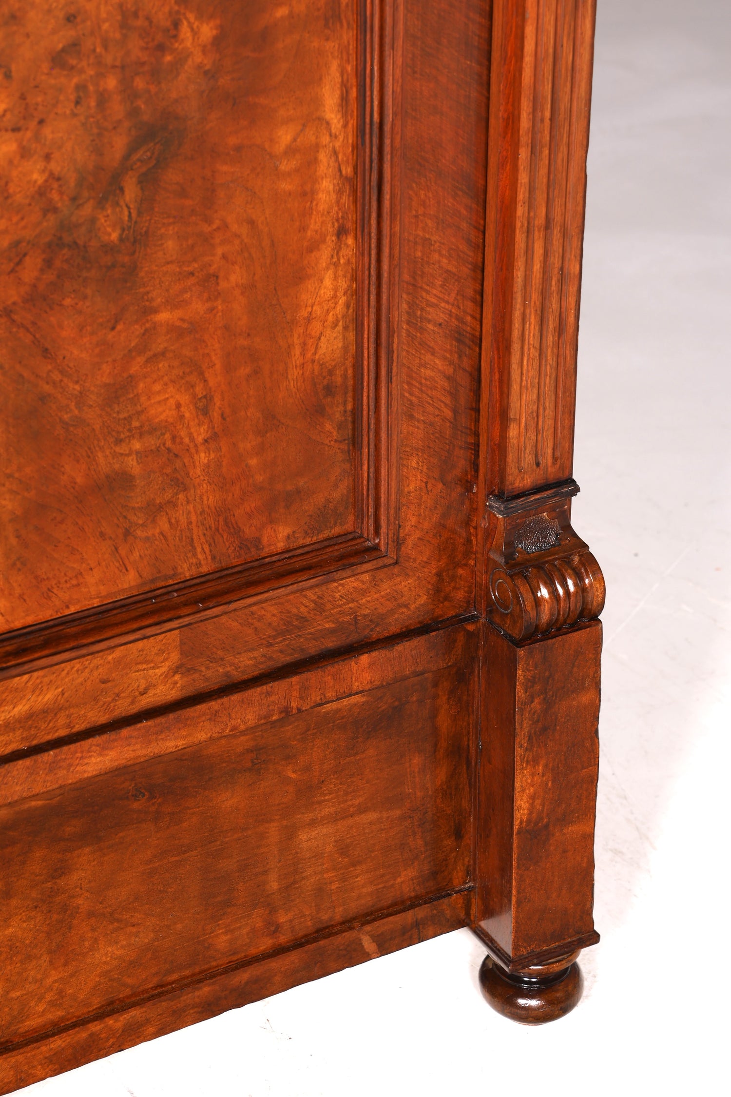 Edler Gründerzeit Schrank um 1880 Kleiderschrank Antik Jugendstil Wäscheschrank Dielenschrank