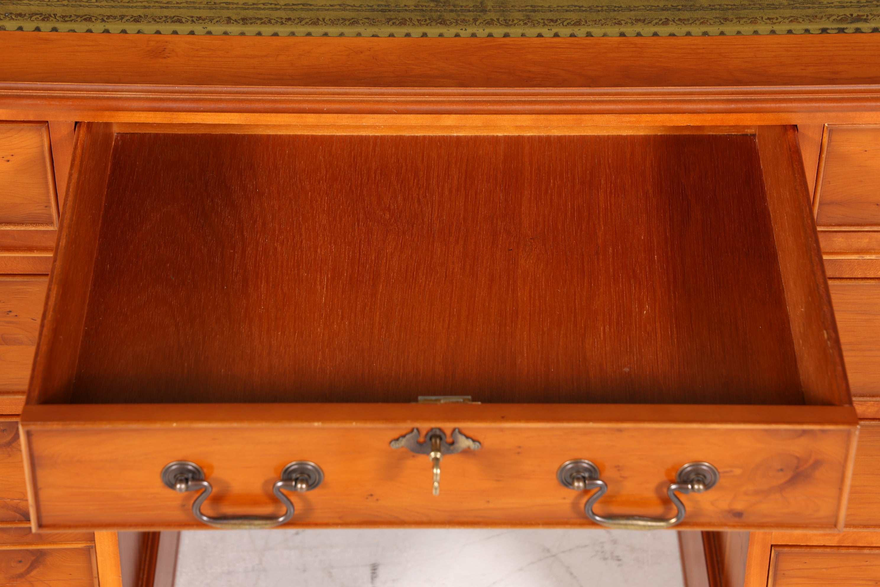 Stilvoller Englischer Schreibtisch Englisch Eibe Desk Leder Auflage Antik Stil Bürotisch Office Desk