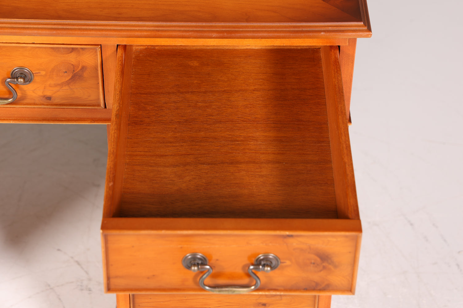 Stilvoller Englischer Schreibtisch Englisch Eibe Desk Leder Auflage Antik Stil Bürotisch Office Desk