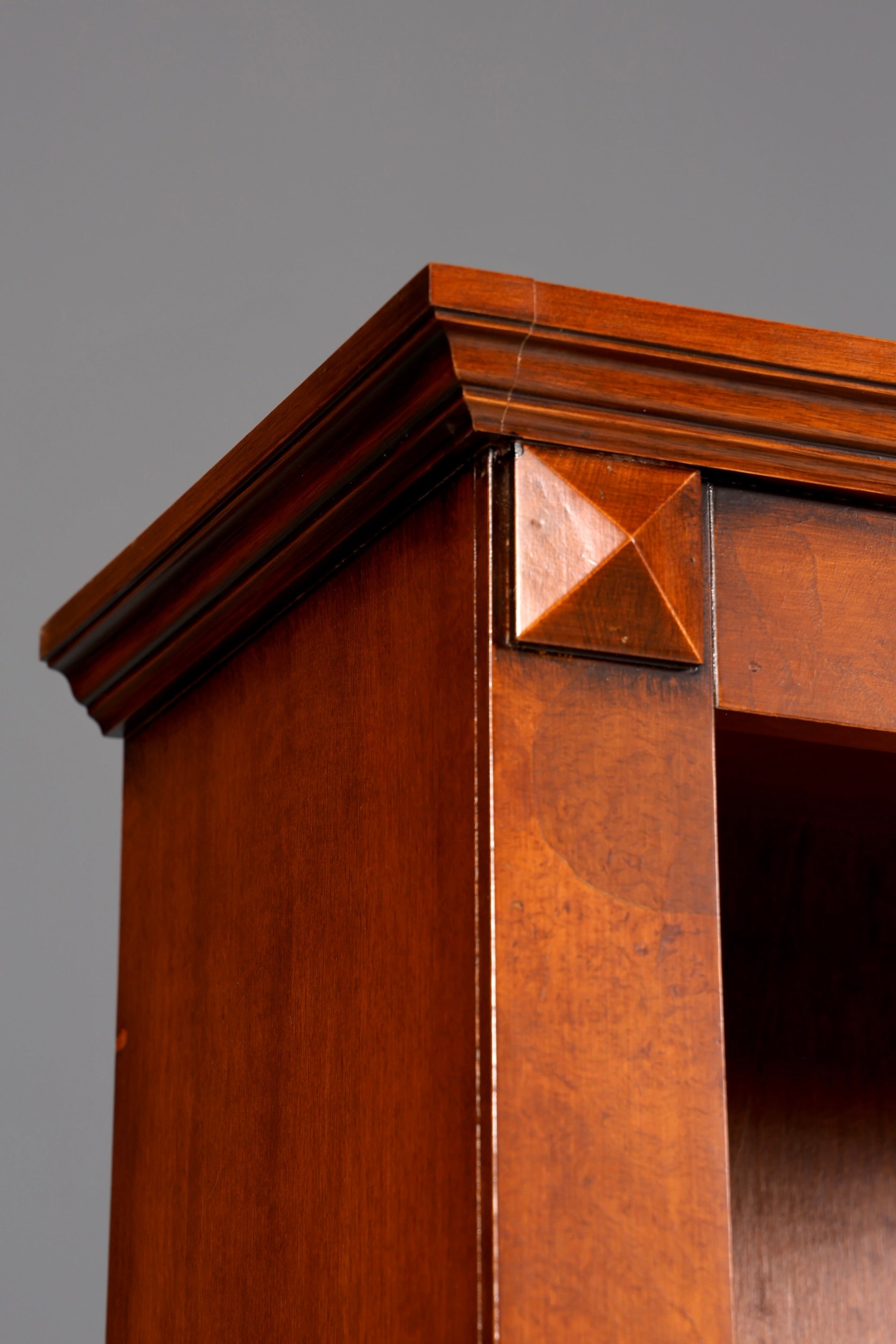 F940 Finish Bücherregal Antik Stil 60s