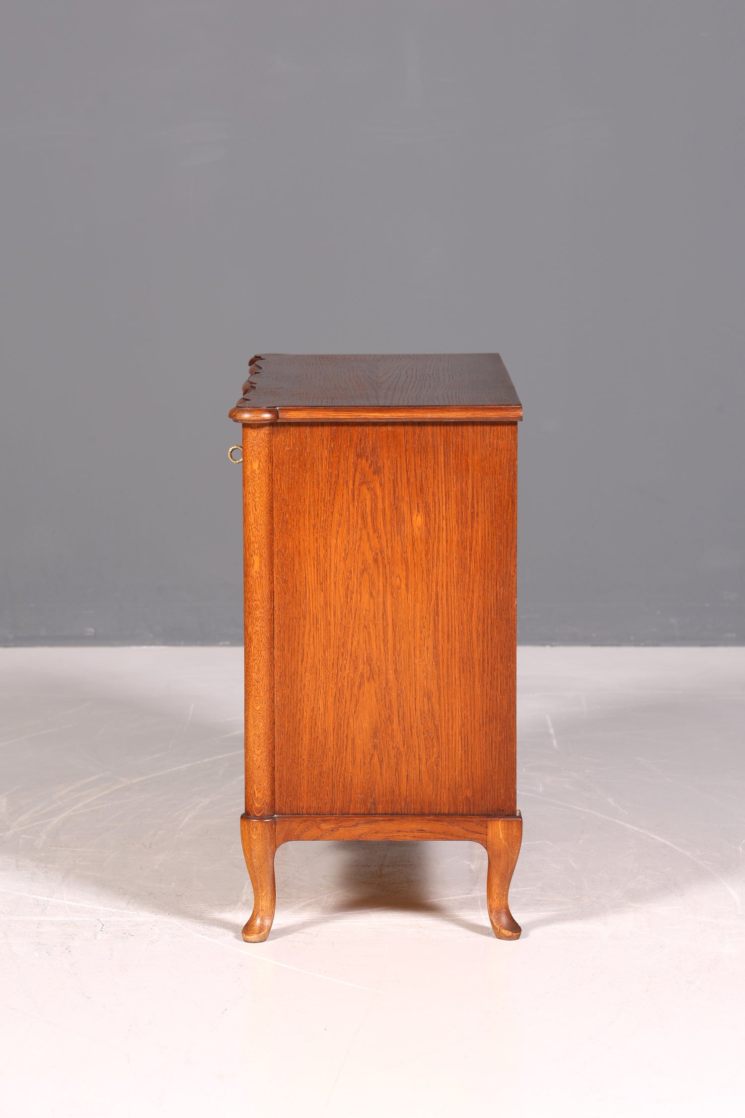 Traumhafte kleine geschwungene Kommode im Barock Stil Englisch Schubladenkommode