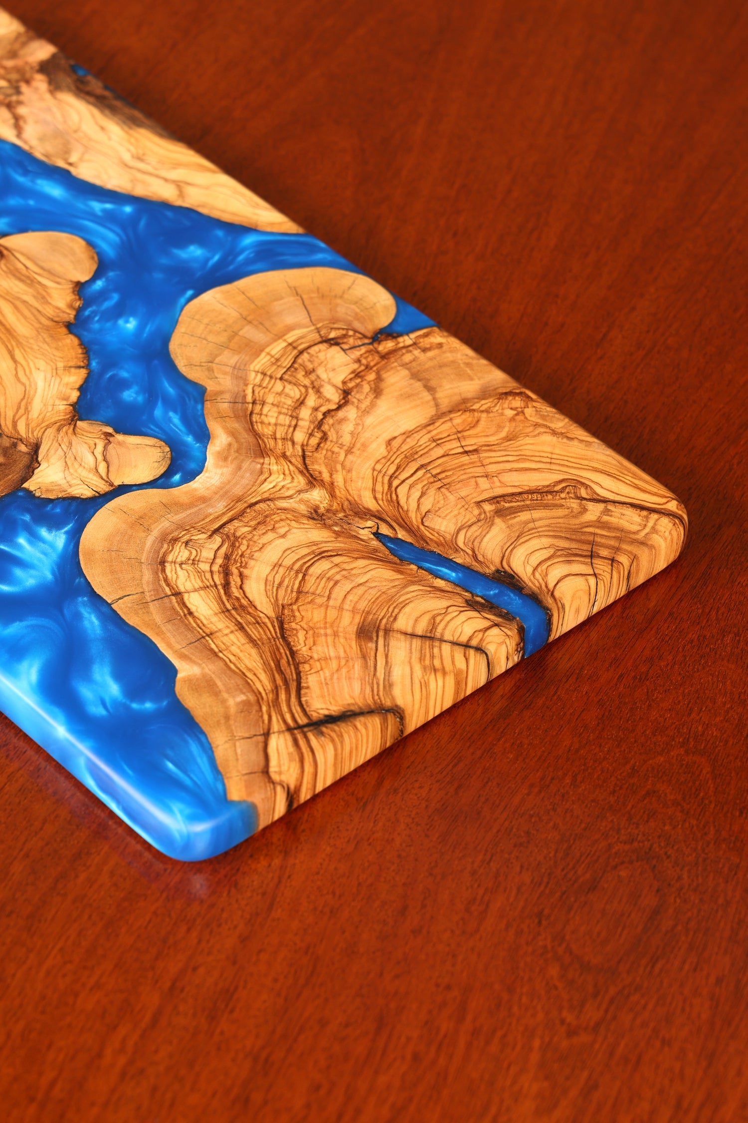 Wunderschönes Handgefertigtes Epoxidharz Schneidebrett Olivenbaum Servierbrett Epoxy Holzbrett