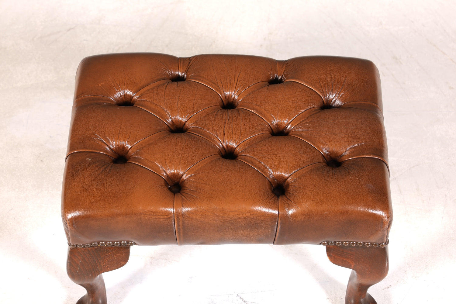 Original Chesterfield Hocker echt Leder Englischer Fusshocker UK Englisch Fussablage