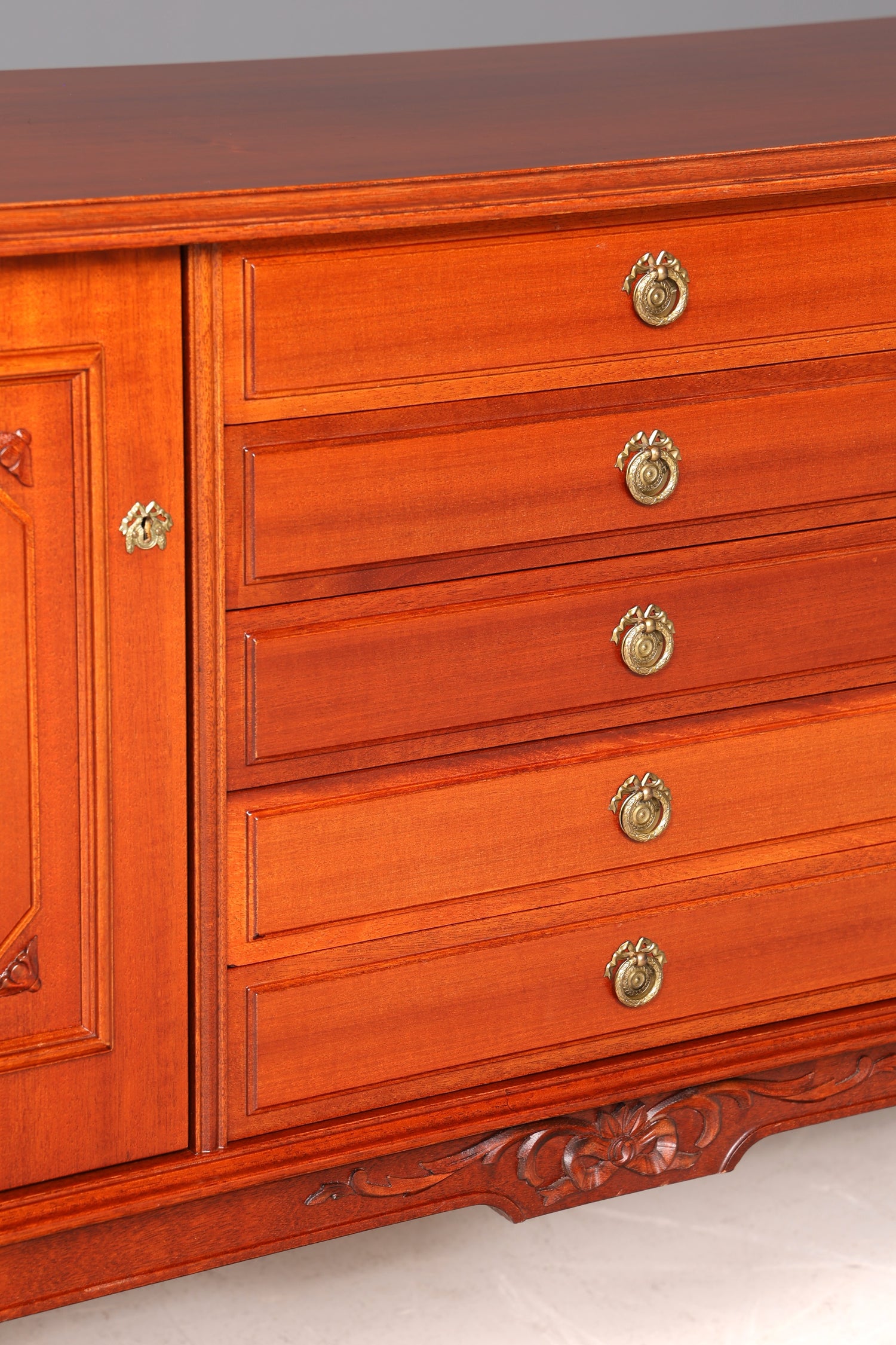 Traumhaftes Sideboard im Gustavianischer Stil Kommode TV Schrank Antik 60s