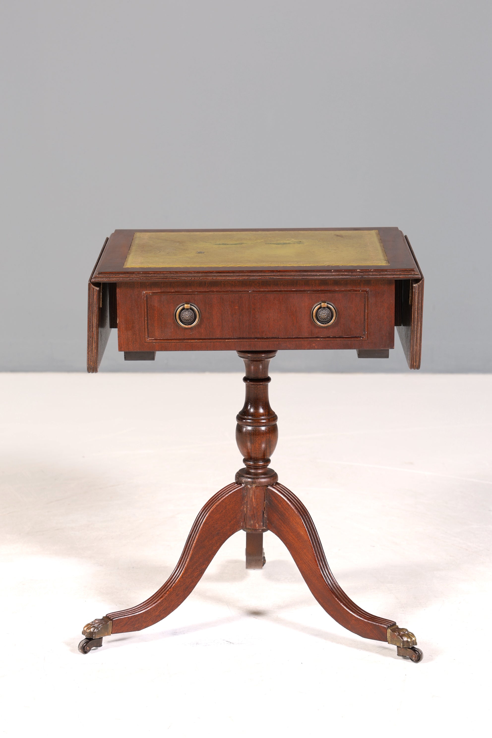 Wunderschöner Englischer Tisch Mahagoni Klapptisch Beistelltisch Englisch echt Leder Antik 60s Ablage 1 von 2