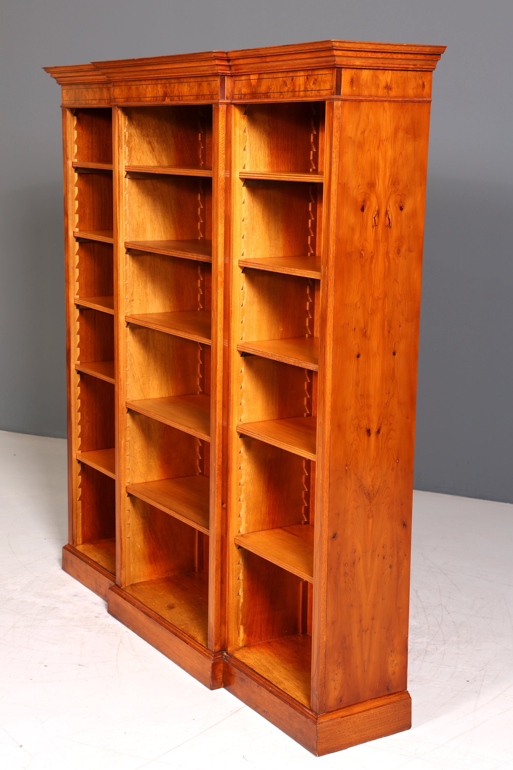 Stilvolles Englisches XXL Bücherregal Eibe Antik Regal Bookshelf Buchablage 60s Bibliothek