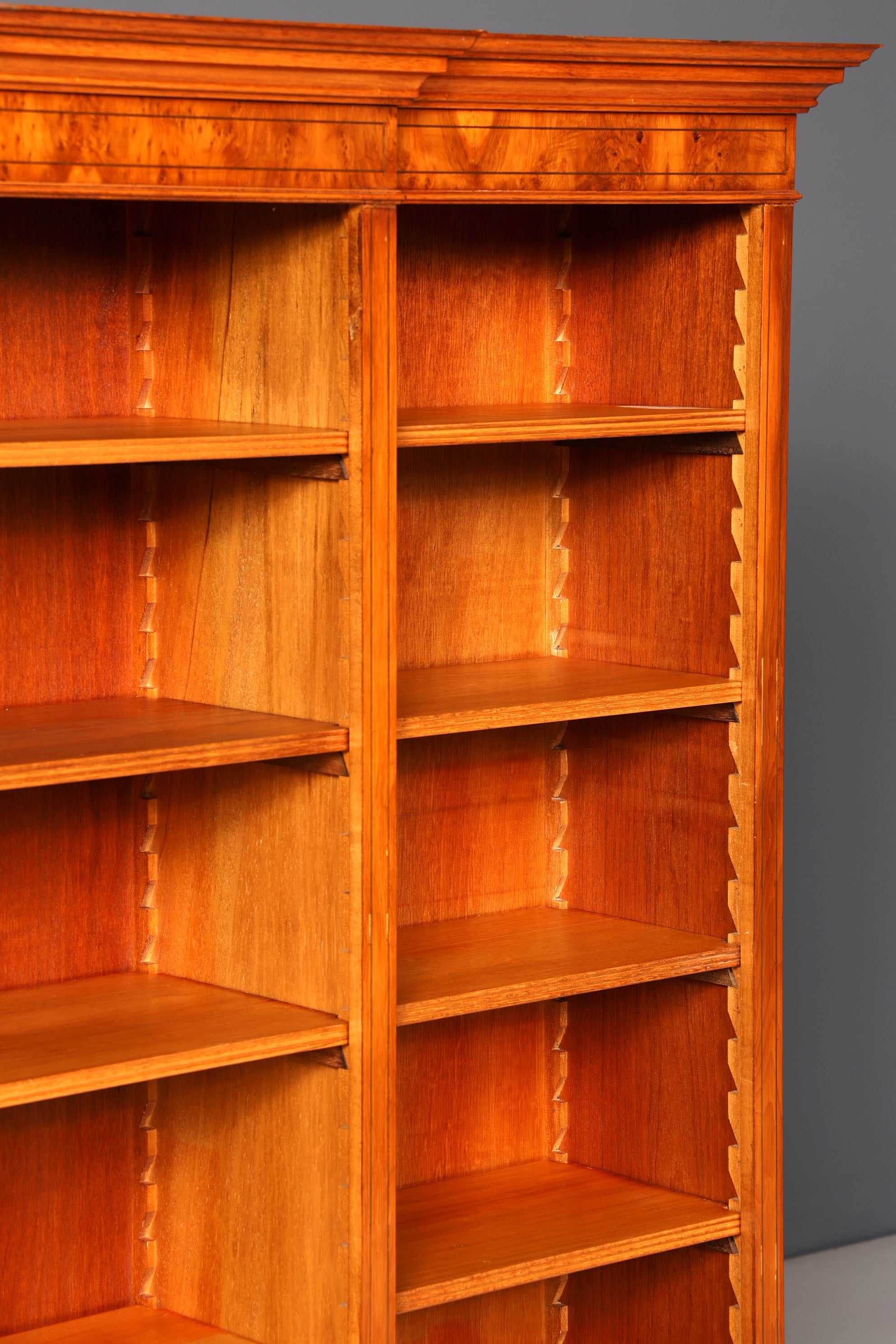 Stilvolles Englisches XXL Bücherregal Eibe Antik Regal Bookshelf Buchablage 60s Bibliothek