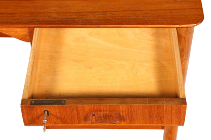 Hauptstadt Möblerei Mid-Century Schreibtisch aus massivem Holz mit offener Schublade und Schlüssel im Danish Design