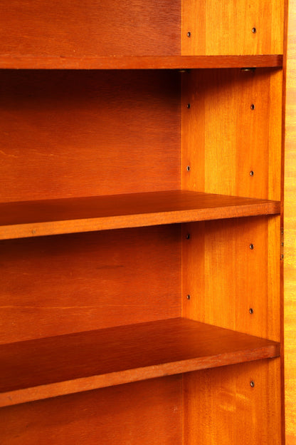 Traumhafte Englische Vitrine Eibe Holz Bibliothek Bücherschrank Buffet Schrank