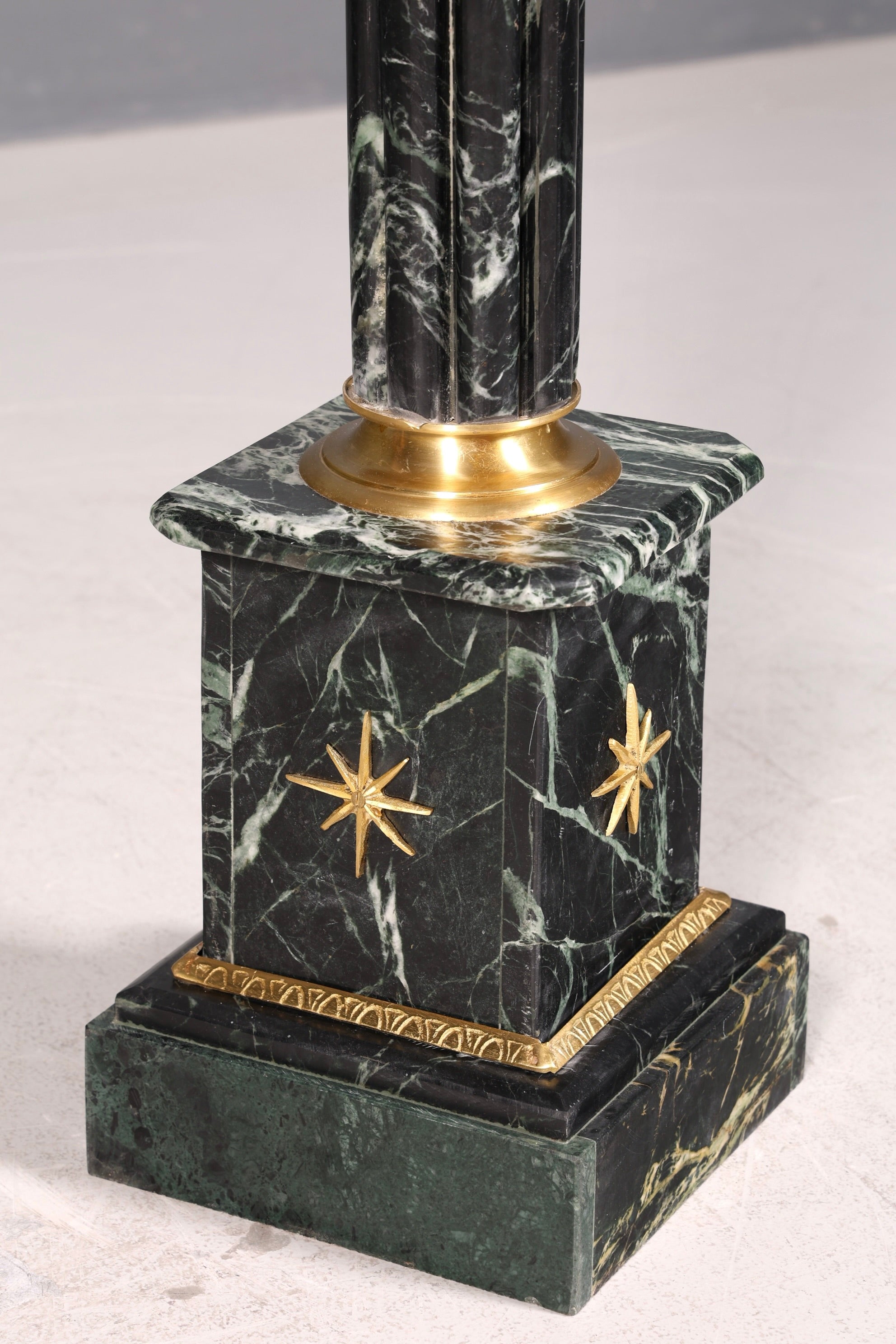 Traumhafte Barock Stil Säule Louis XV Marmor Blumensäule Naturstein Sockel Ablage