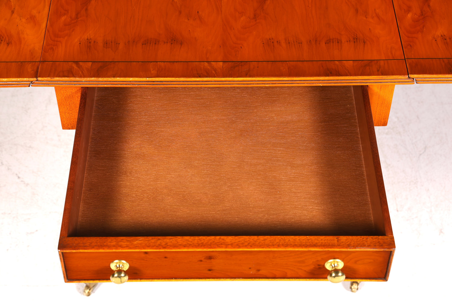 Wunderschöner Englischer Tisch Couchtisch 60s Klapptisch englischer Ablagetisch Wohnzimmer Tisch