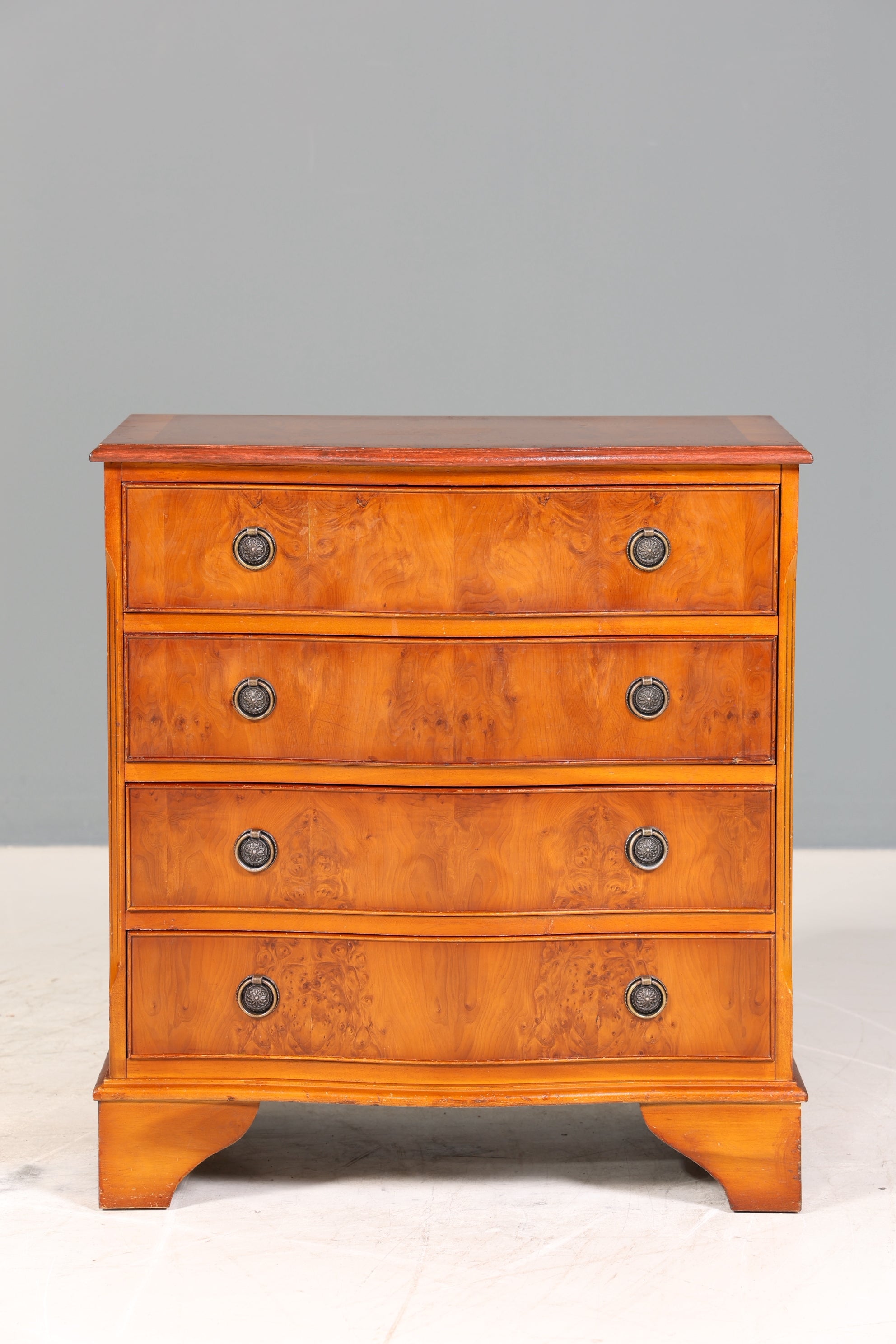Wunderschöne Englische Kommode Eibe Sideboard Schubladenkommode
