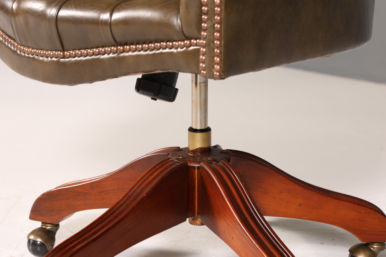 Wunderschöner Original Chesterfield Bürosessel &quot;Wade&quot; echt Leder Sessel Bürostuhl Captain Chair Sessel Office Chair 2 von 2