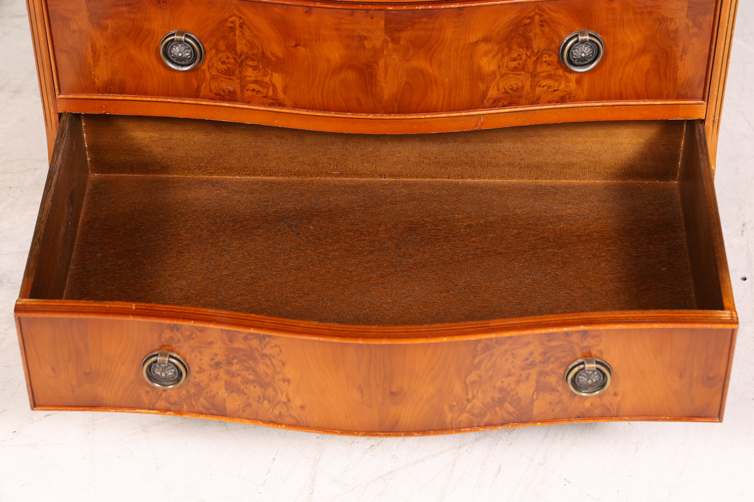 Wunderschöne Englische Kommode Eibe Sideboard Schubladenkommode