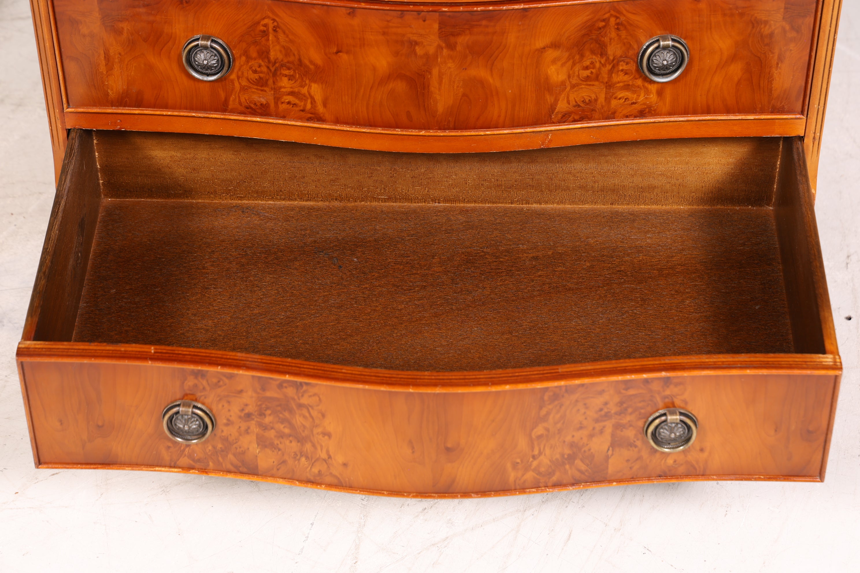 Wunderschöne Englische Kommode Eibe Sideboard Schubladenkommode