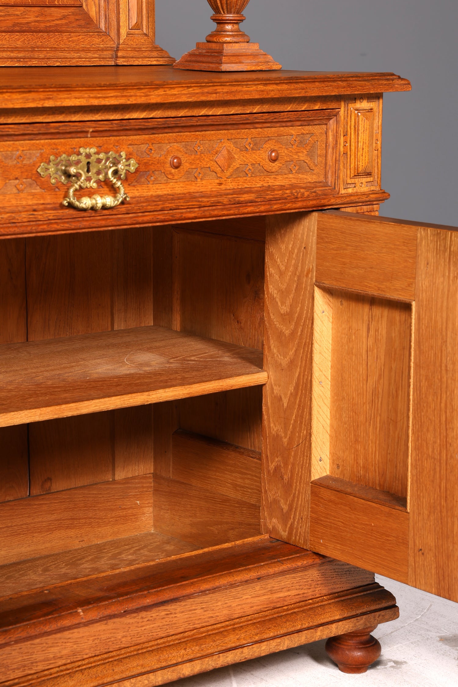 Wunderschönes Gründerzeit Buffet Eiche Anrichte Aufsatz Kommode Antik Sideboard Vertiko um 1890 Vintage