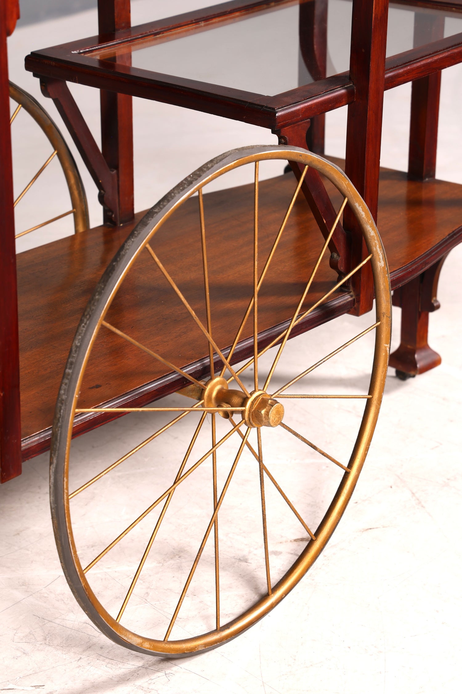 Wunderschöner filigraner Jugendstil Servierwagen Antik Glas Barwagen Teewagen um 1910