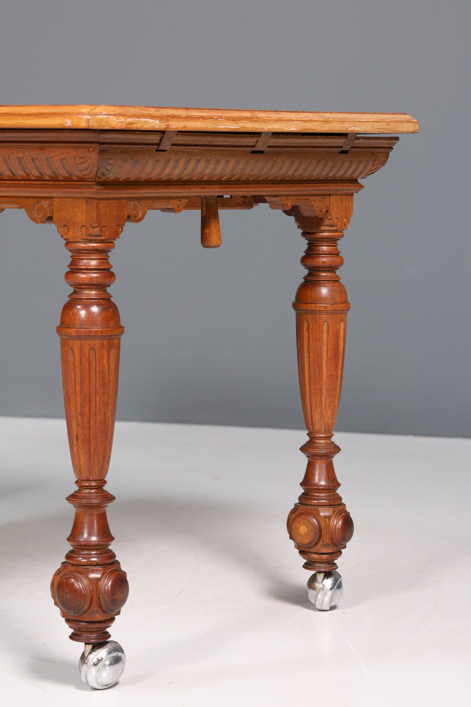 Wunderschöner Gründerzeit Esstisch ausziehbarer Tisch Nussbaum Antik