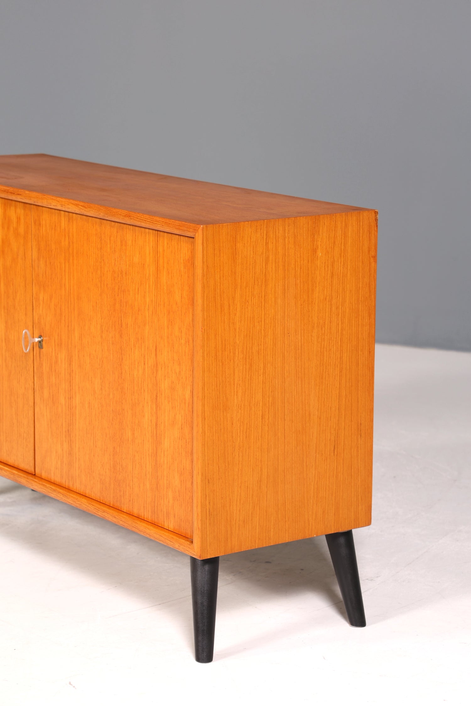 Schlichter Mid Century Schrank WMK Möbel Vintage Retro Kommode Flur Kommode 60s Regal Sideboard 1 von 2