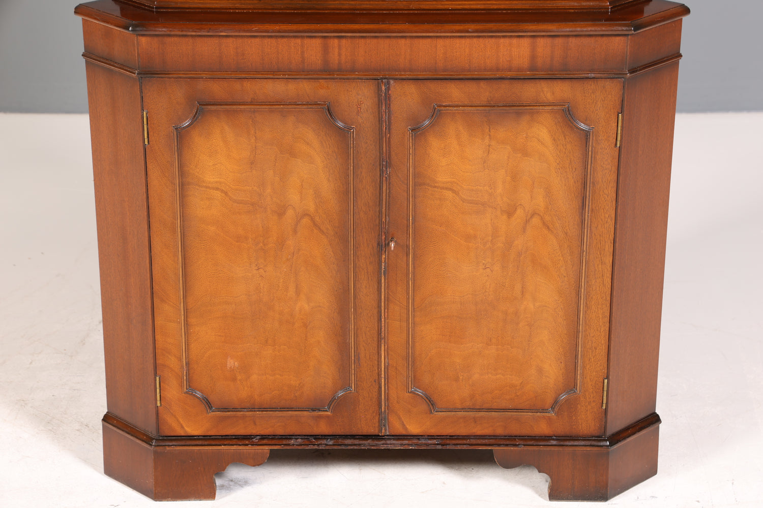 Wunderschöne Englische Eckvitrine Bibliothek Bücherschrank UK Vitrine Buffet Schrank 60s Jahre
