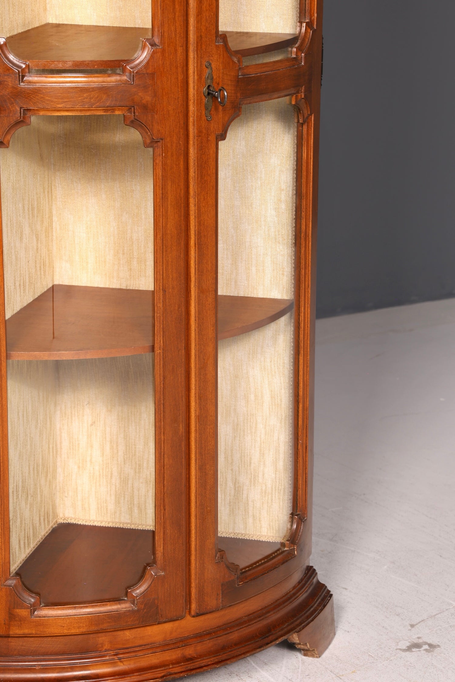 Wunderschöne Original Selva Eckvitrine Vitrine Schrank Geschirrschrank Glasvitrine Italienische Möbel