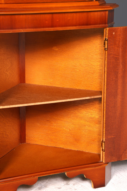 Wunderschöne Englische Eckvitrine 60er Eibe Schrank Eckschrank Glasvitrine Vitrine Vintage