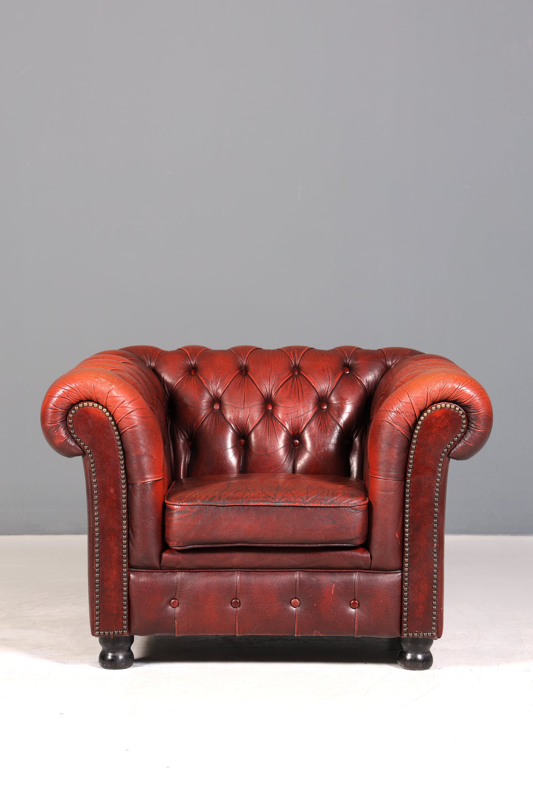 Stilvoller Original Chesterfield Sessel Englisch Oxblood Leder Armlehnsessel Herrensessel 1 von 2