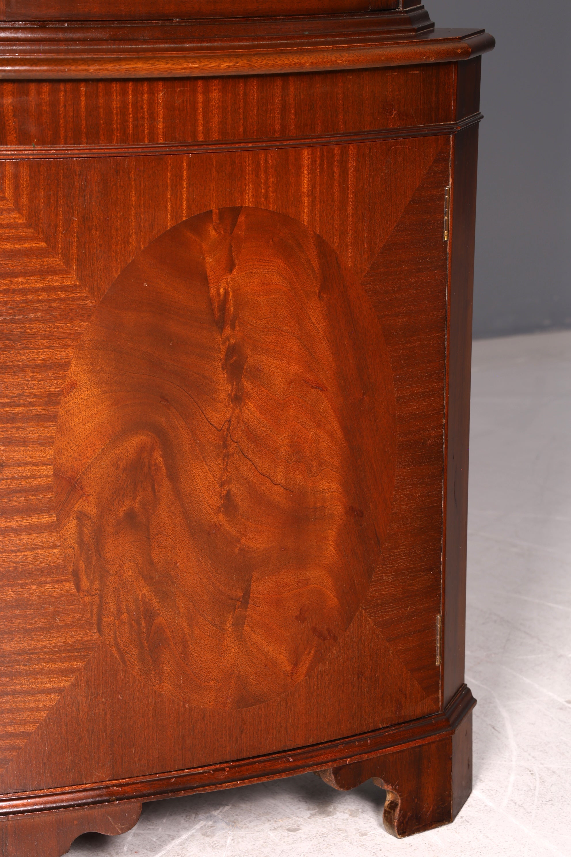 Wunderschöne Englische Eckvitrine Mahagoni 60er Echt Holz Schrank Eckschrank Glasvitrine Vitrine Vintage