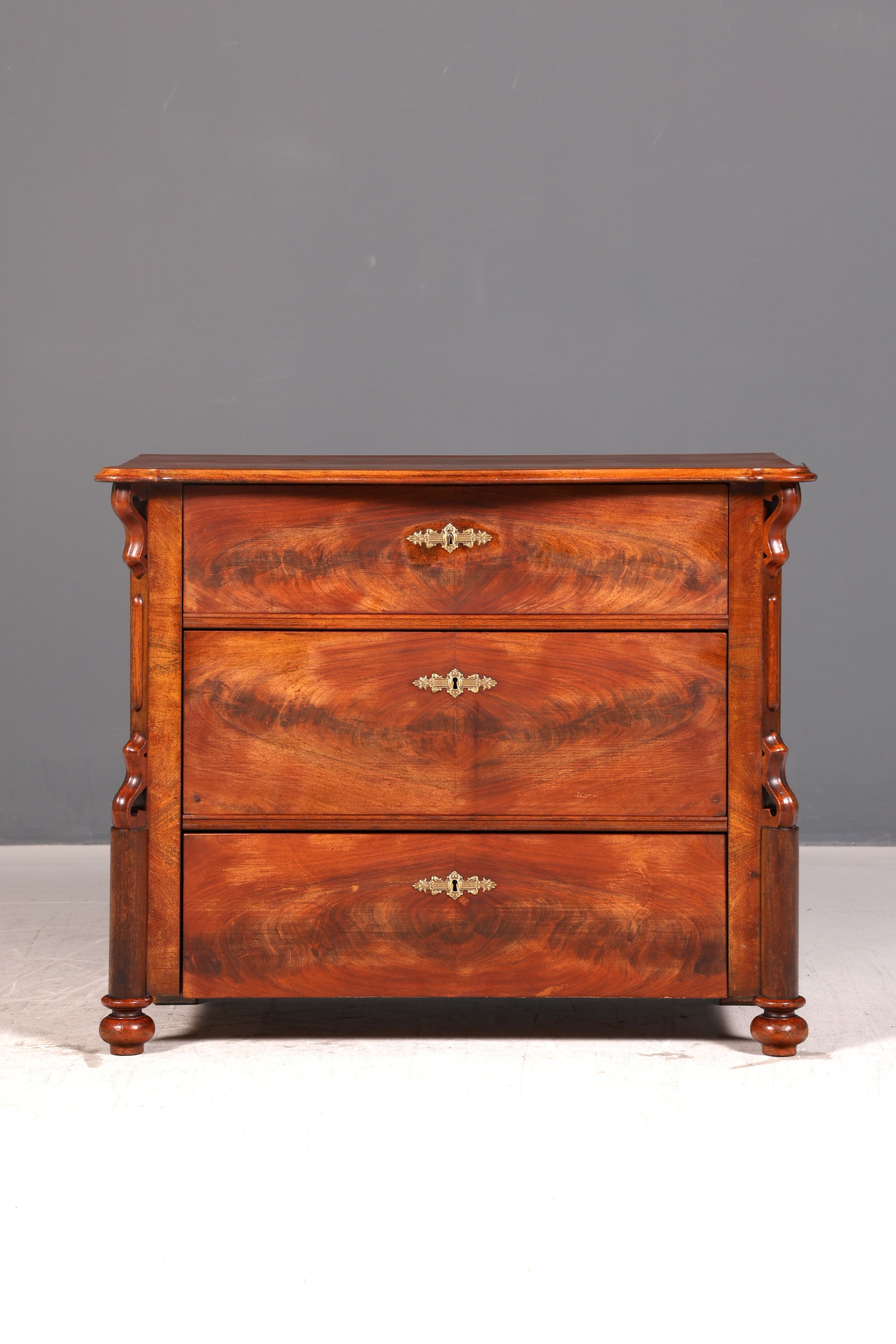 Wunderschöne Louis Philippe Kommode Nussbaum Gründerzeit Sideboard um 1880 Schubladenkommode Antik Wäschekommode