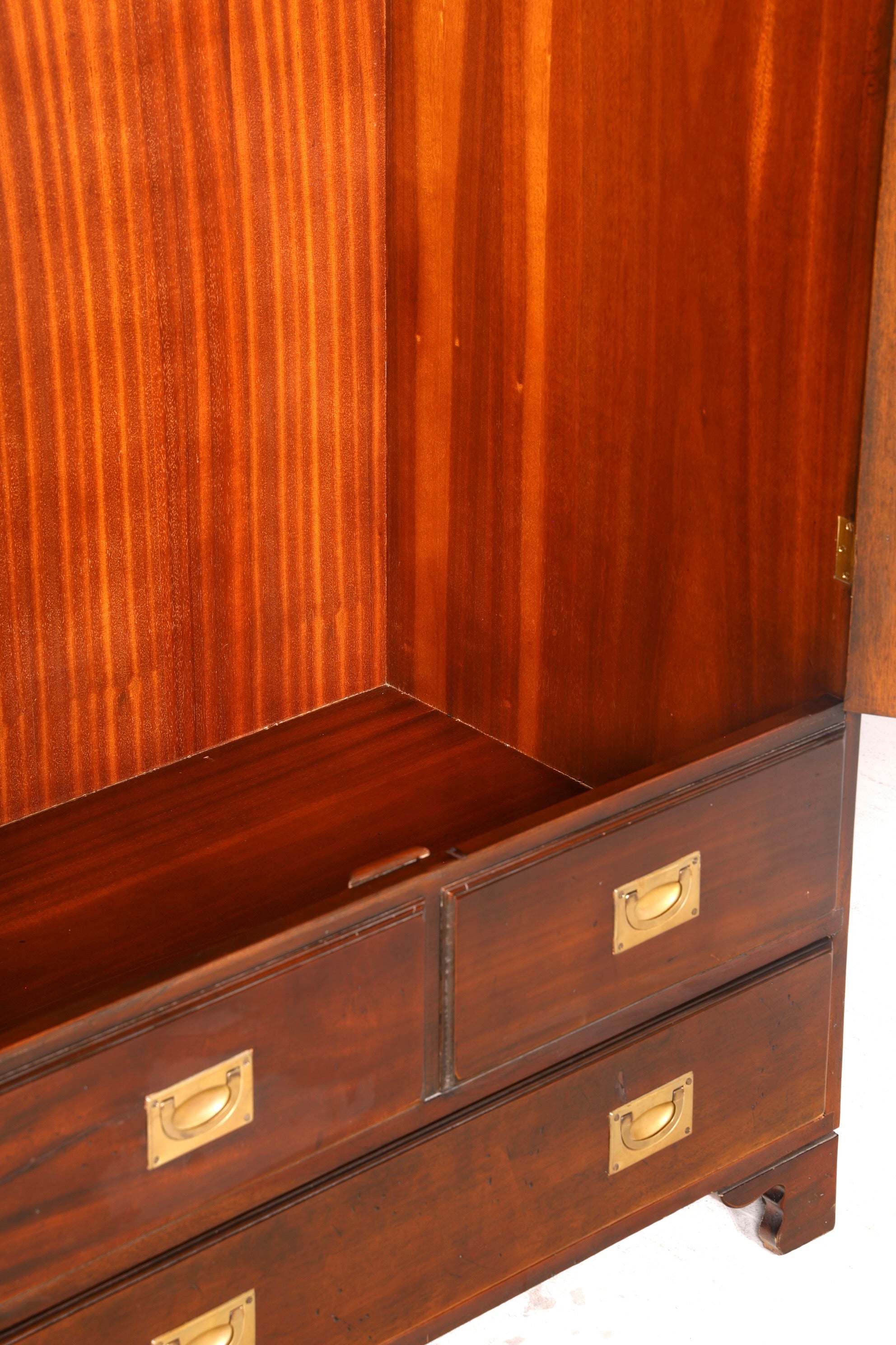 Beeindruckender Maritimer Kleiderschrank Wäscheschrank Englischer Schiffs Dielenschrank Military Kolonial Antik Vintage