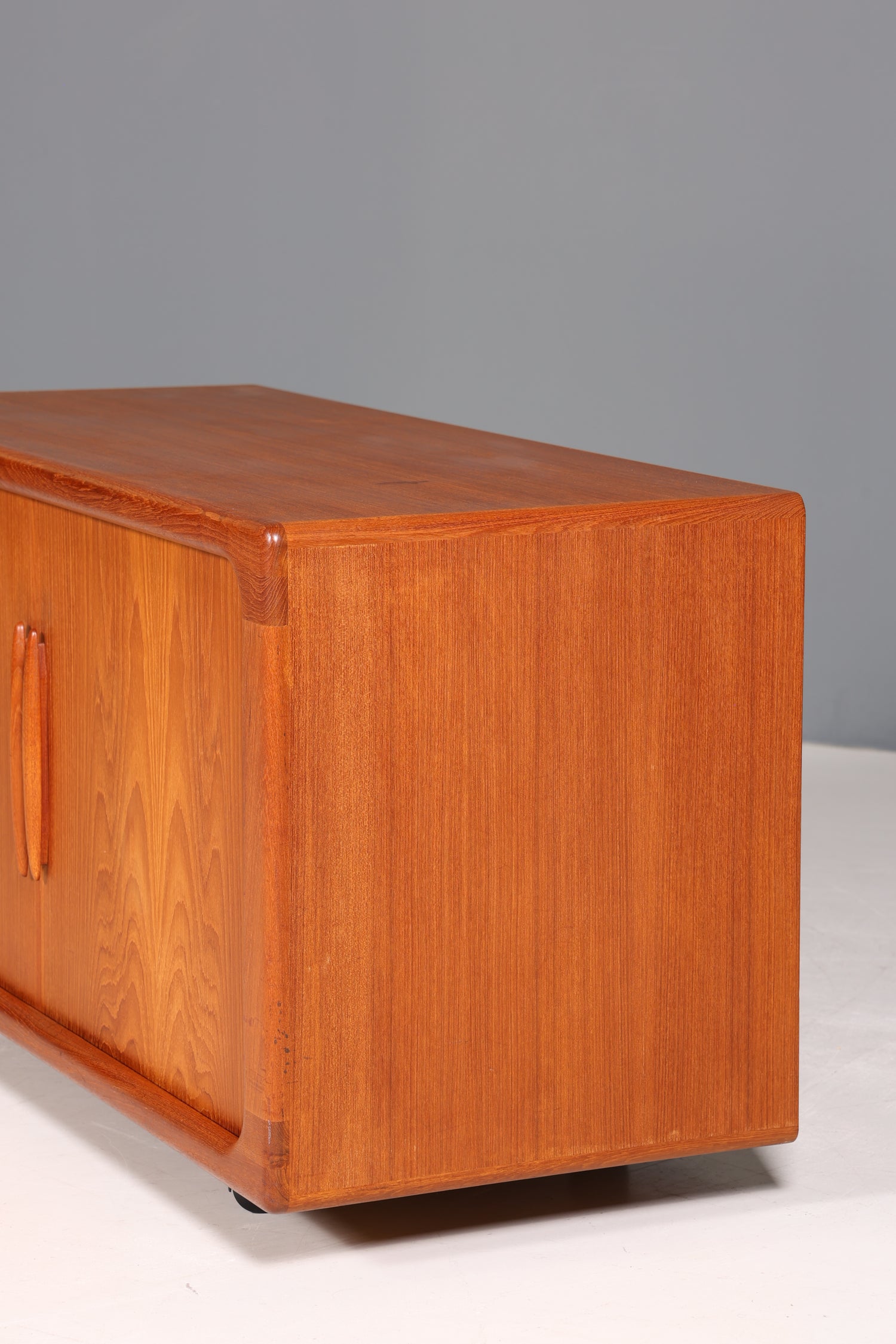 Wunderschöner Mid Century Schrank Original Dyrlund Sideboard Danish Design Teak Holz TV Schrank 60s