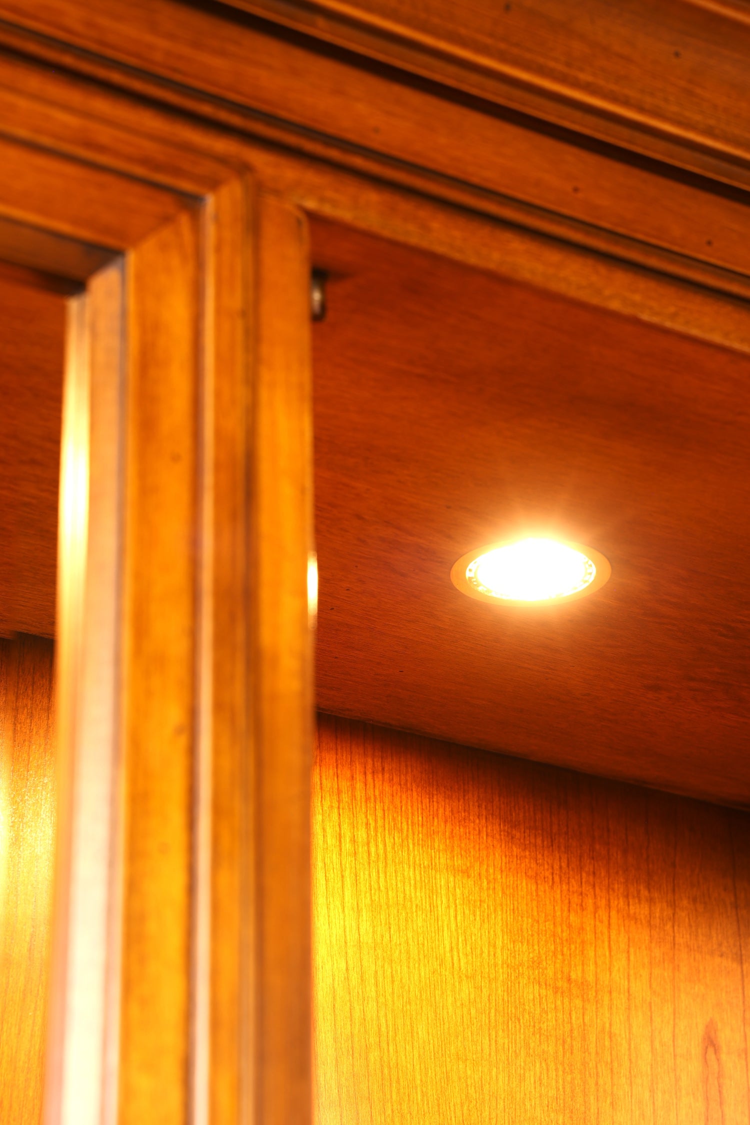 Traumhafte Original Selva Vitrine Antik Stil massiv Holz Buffet Villa Borghese Schrank Bibliothek