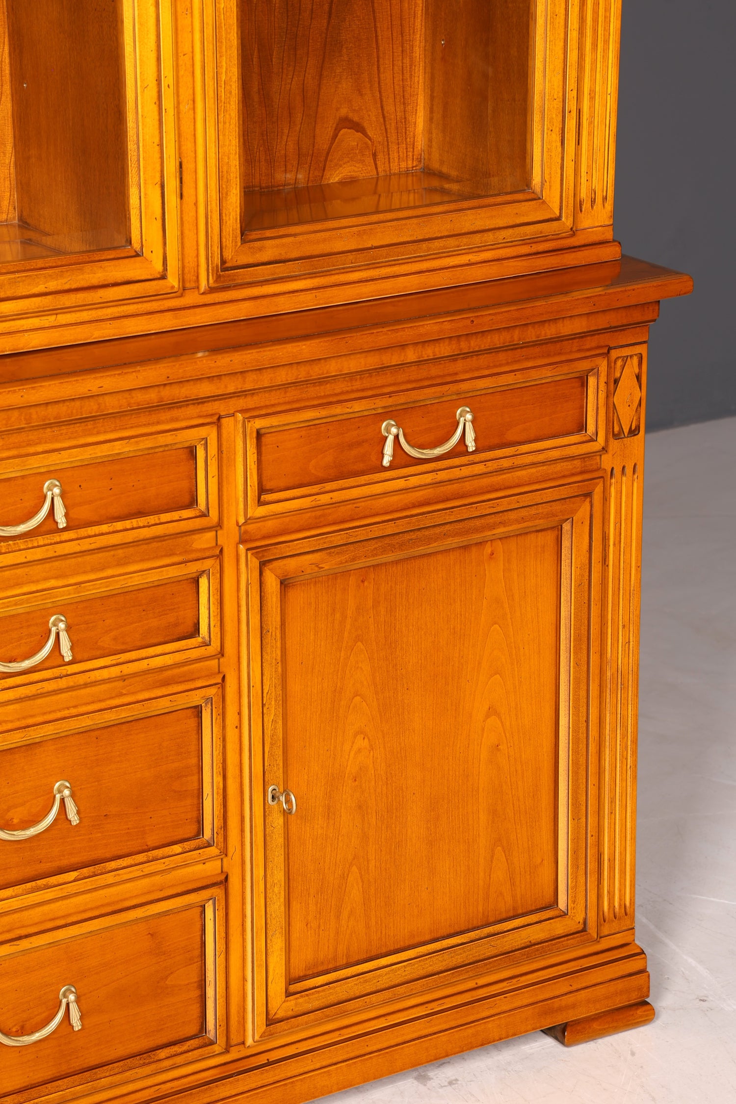 Wunderschöne Original Selva Vitrine Antik Stil massiv Holz Buffet Villa Borghese Schrank Bibliothek