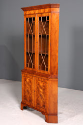 Wunderschöne Englische Eckvitrine Eibe Antik echt Holz Schrank Eckschrank Glasvitrine