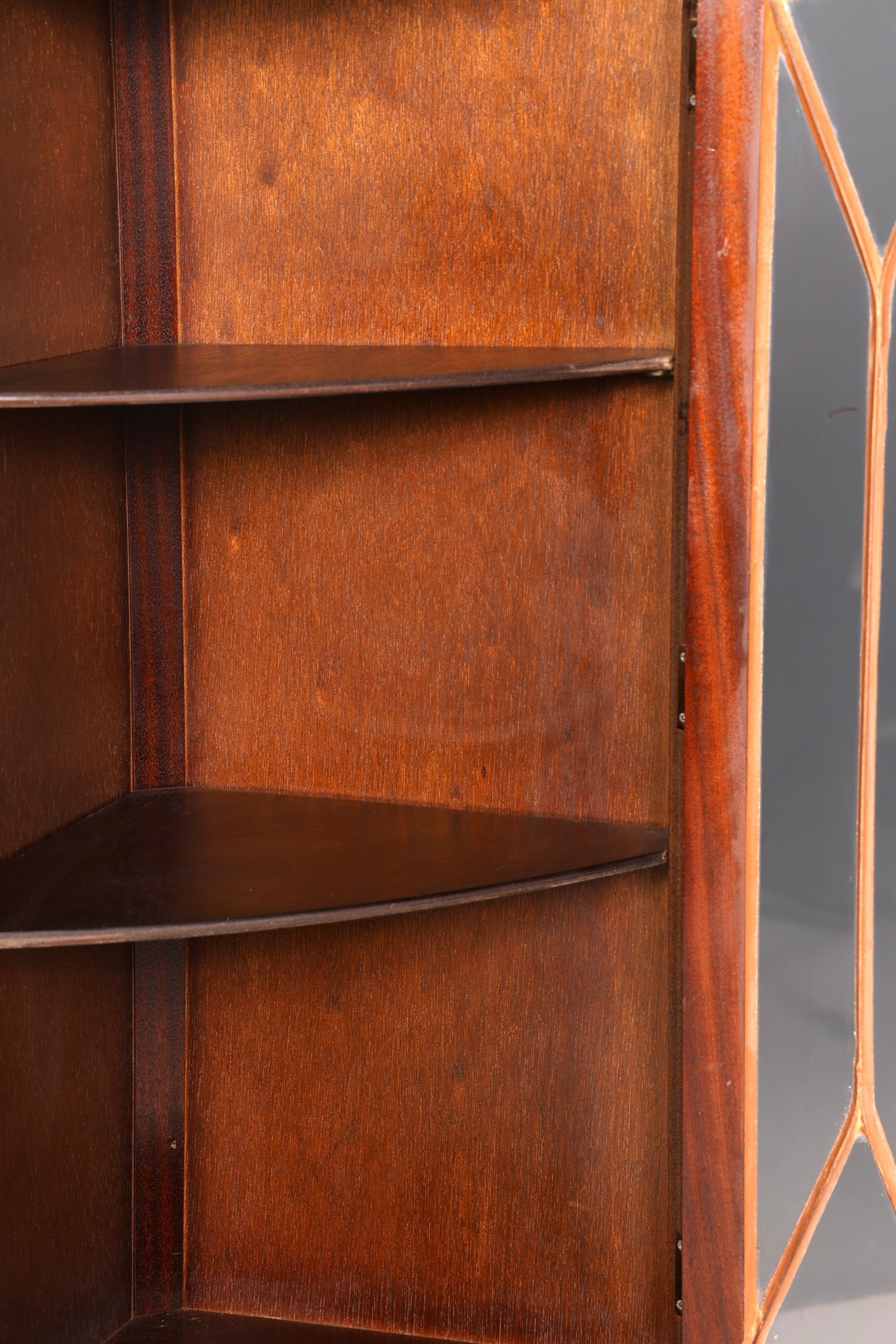 Wunderschöne Englische Eckvitrine Mahagoni 60er Echt Holz Schrank Eckschrank Glasvitrine Vitrine Vintage
