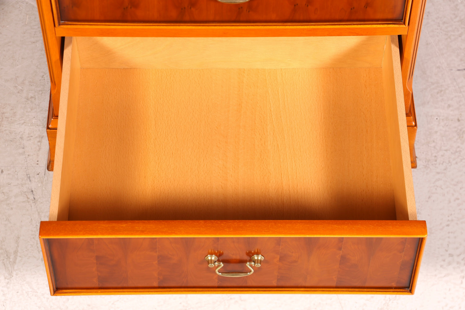 G015 Finish Wunderschöne Englische Vitrine Eibe Bücherschrank Buffet Antik Stil Glasvitrine