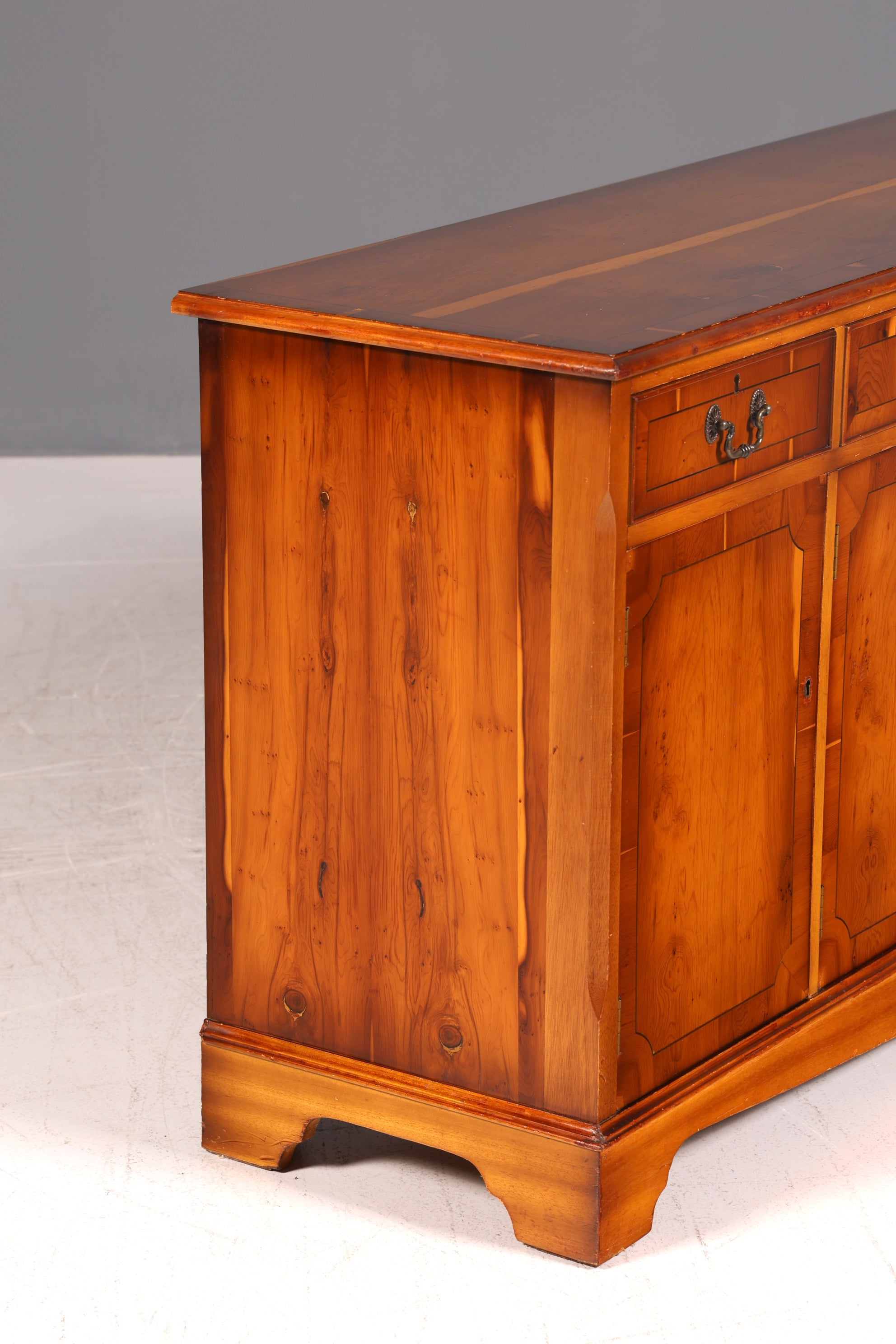 Wunderschönes Englisches Sideboard Eibe 60er Echt Holz Schrank Buffetschrank Kommode Anrichte Vintage