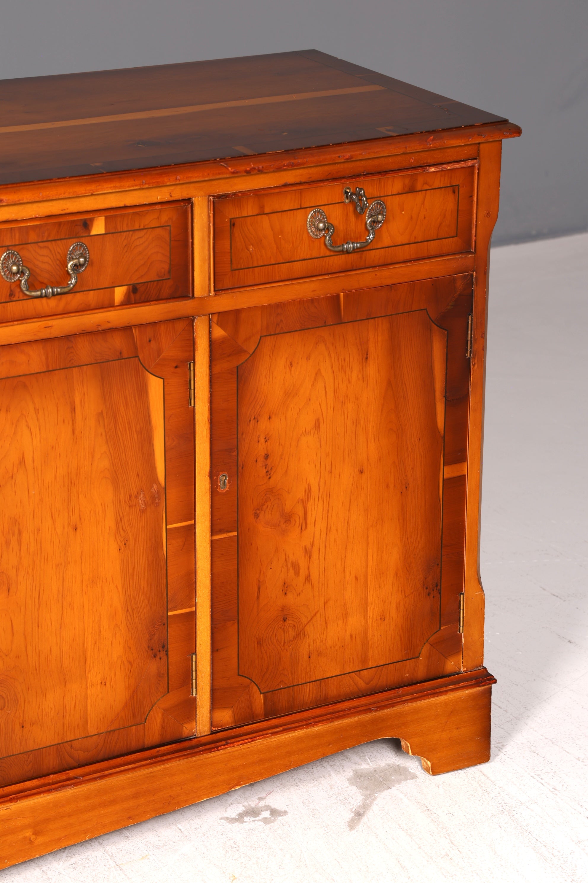 Wunderschönes Englisches Sideboard Eibe 60er Echt Holz Schrank Buffetschrank Kommode Anrichte Vintage