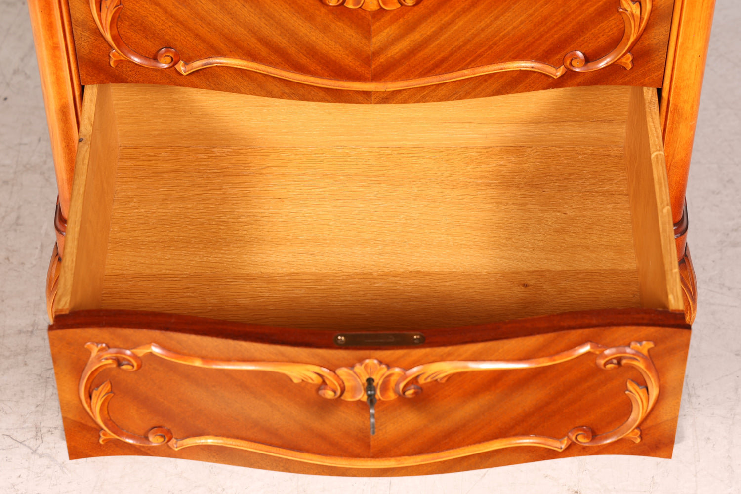 G676 Finish Wunderschöne Chippendale Kommode Barock Stil Nachttisch echt Holz Beistelltisch Ablagetisch (Kopie)