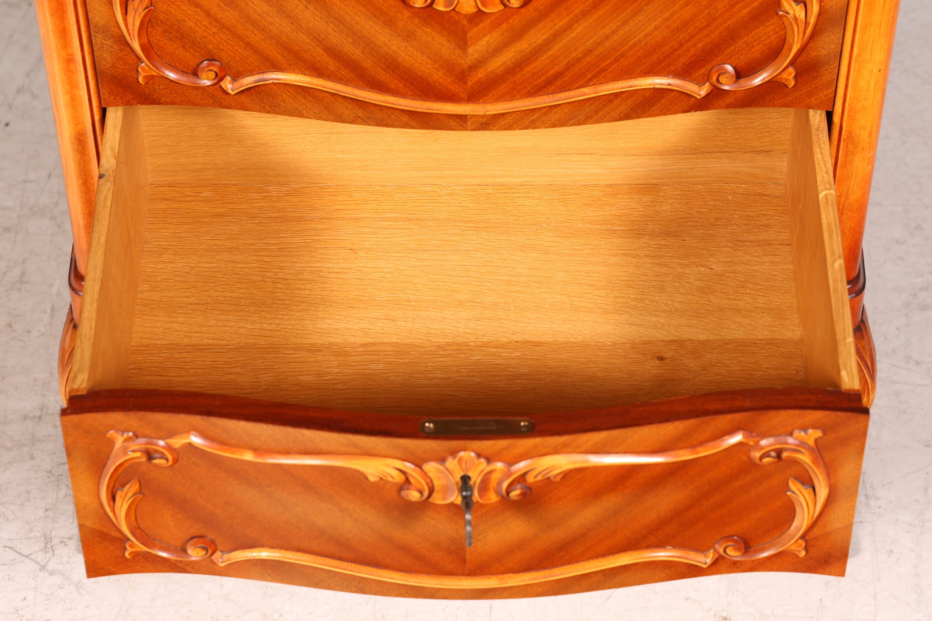 G676 Finish Wunderschöne Chippendale Kommode Barock Stil Nachttisch echt Holz Beistelltisch Ablagetisch (Kopie)