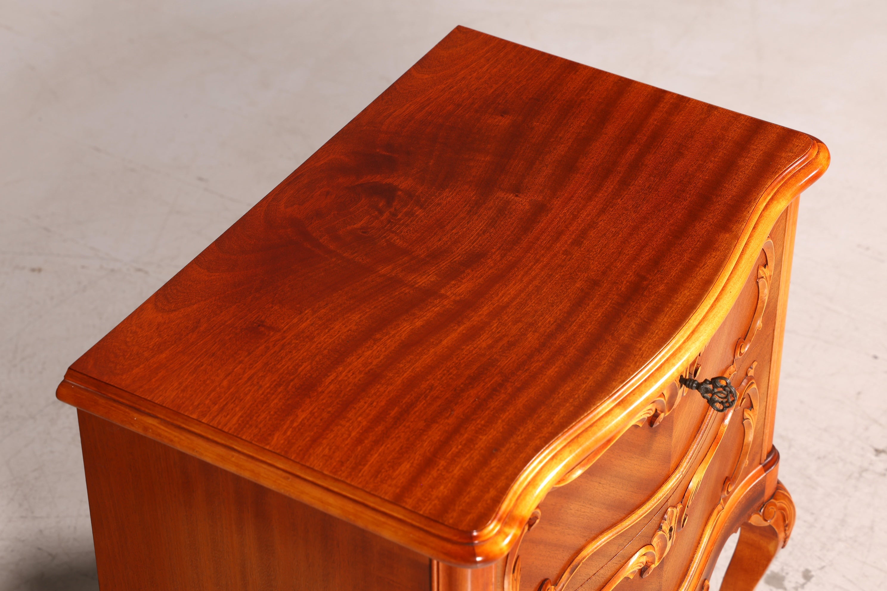 G676 Finish Wunderschöne Chippendale Kommode Barock Stil Nachttisch echt Holz Beistelltisch Ablagetisch (Kopie)