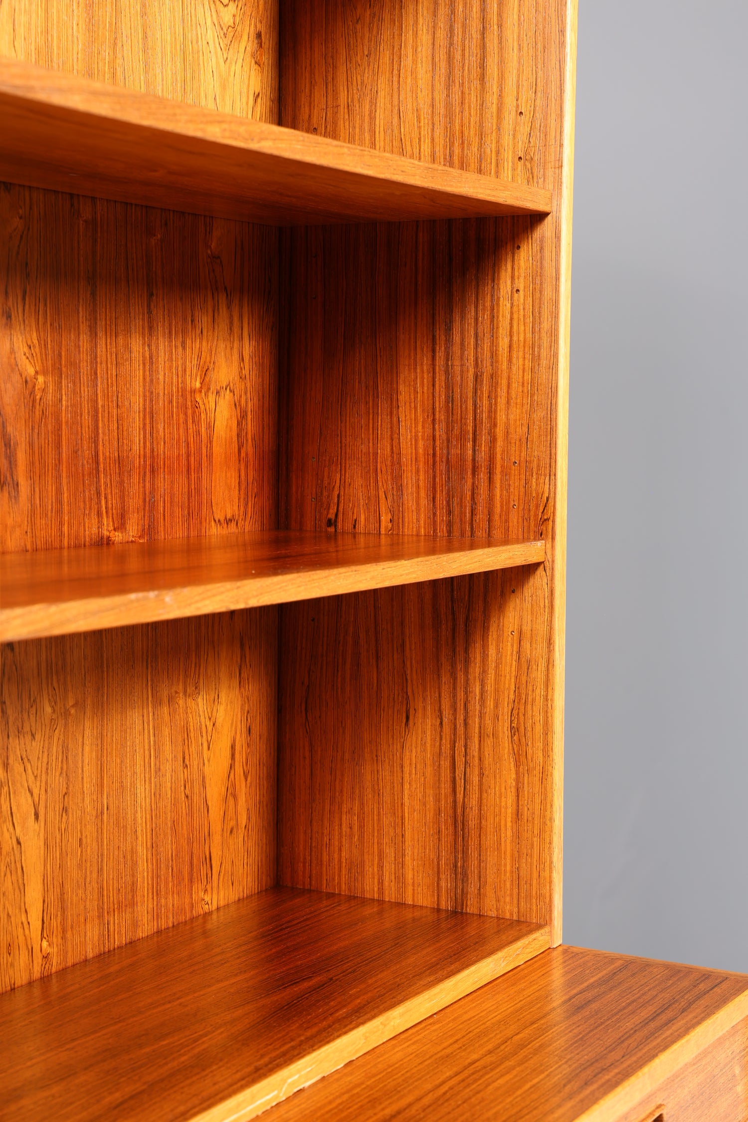 Traumhaftes Mid Century Regal echt Holz Schrank Danish Design Retro Kommode Vintage Bücherregal 60er Jahre 2 von 2