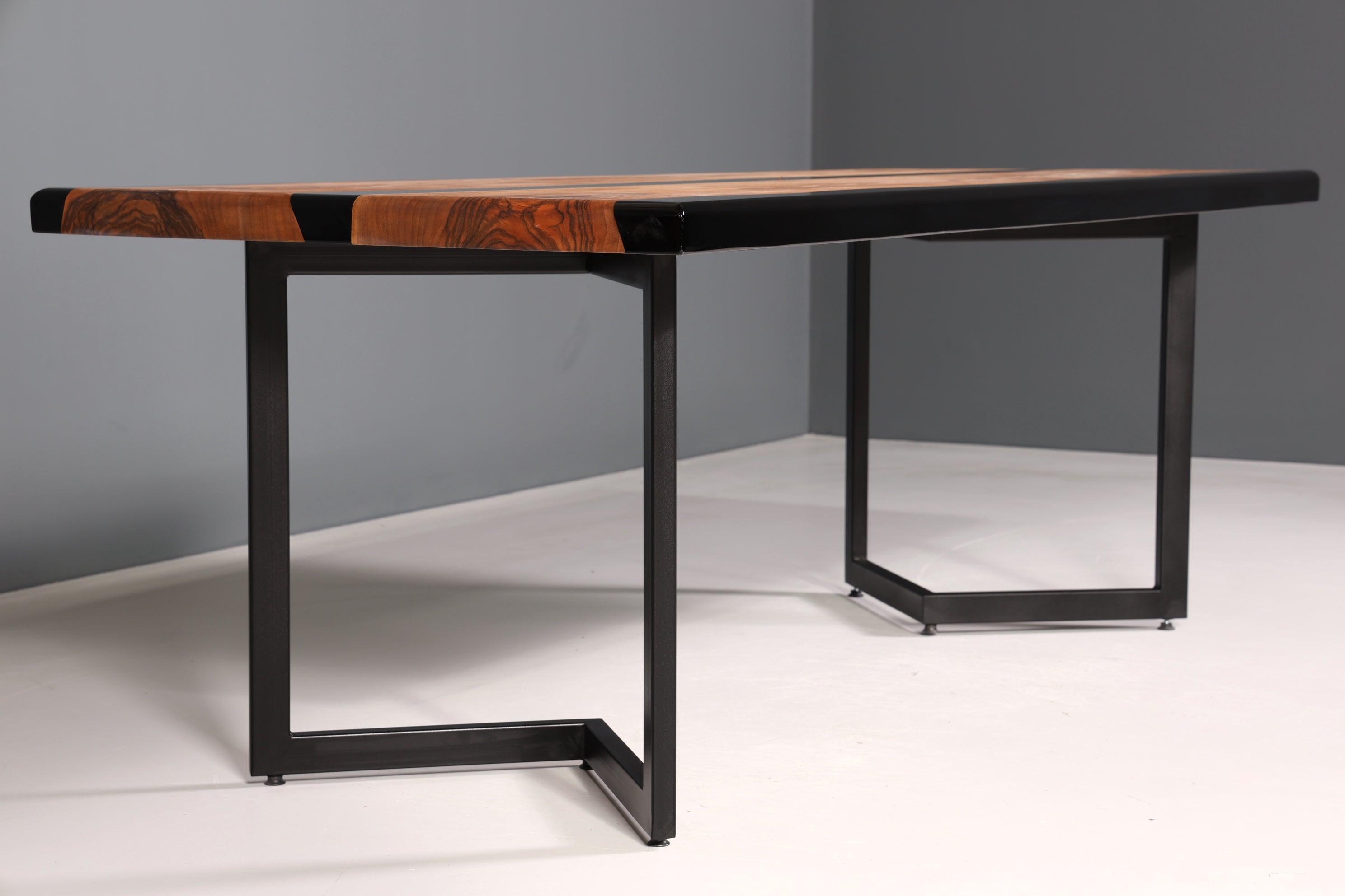 Wunderschöner Epoxidharz Tisch 220-90 cm Epoxy Schwarz Nussbaum Esszimmer Tisch massiv Holz Esstisch