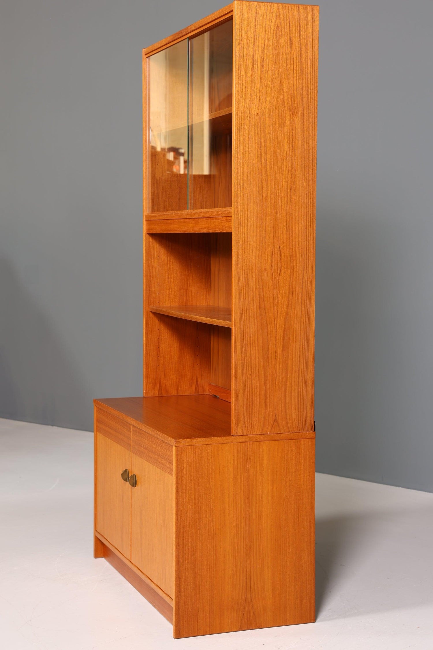 Schlichte Mid Century Vitrine Vintage Schrank Regal Retro Bücherregal Regal