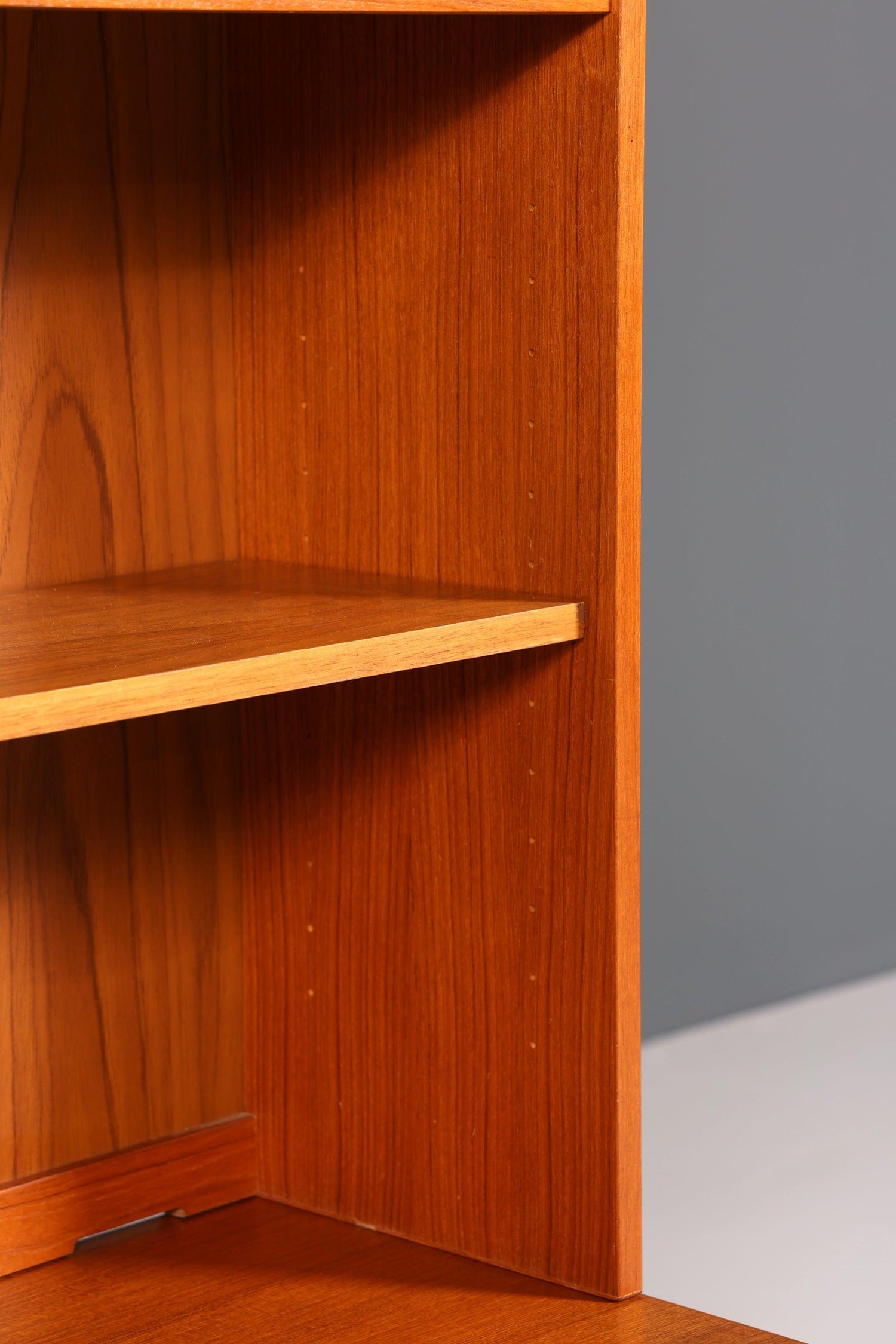 Schlichte Mid Century Vitrine Vintage Schrank Regal Retro Bücherregal Regal