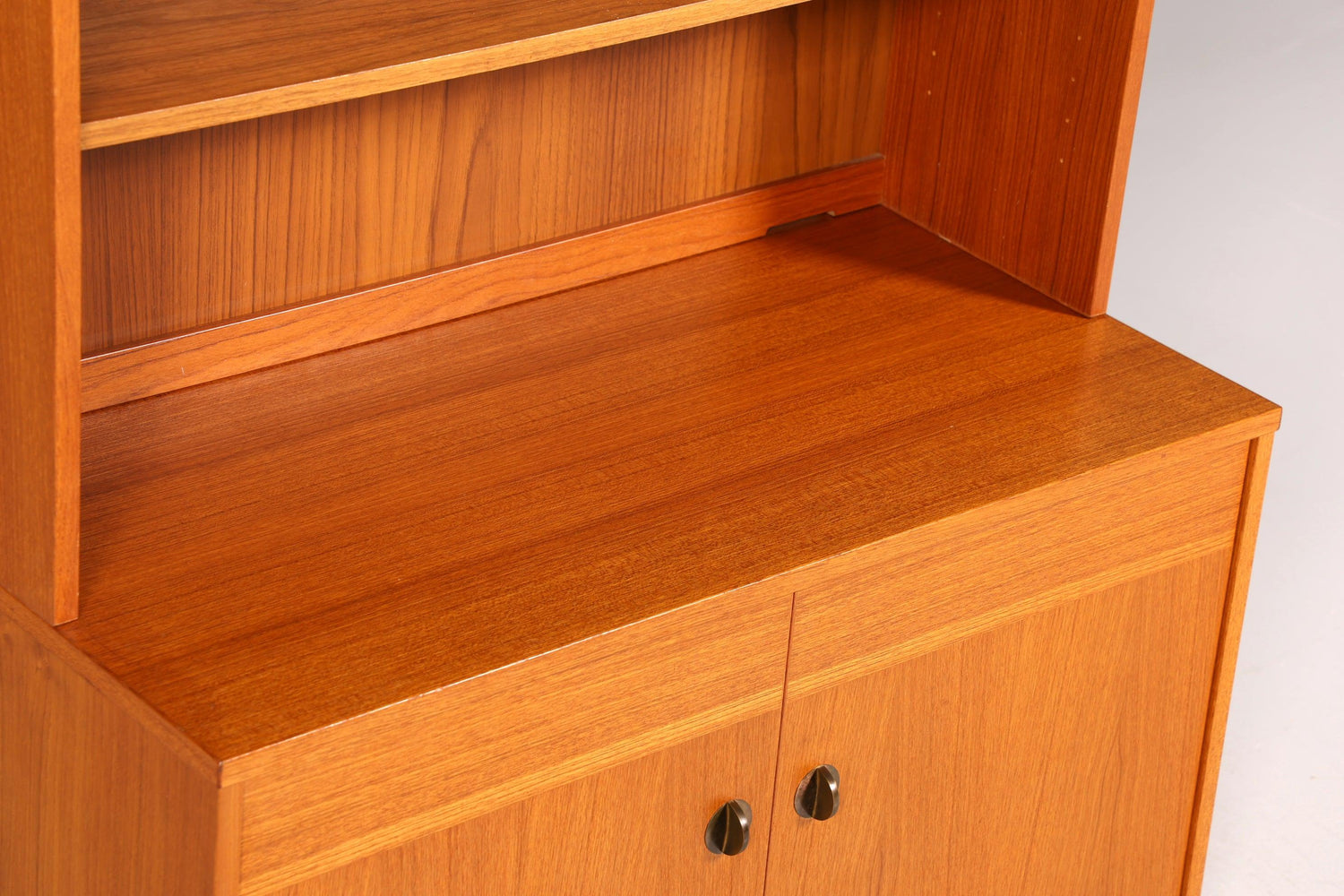 Schlichte Mid Century Vitrine Vintage Schrank Regal Retro Bücherregal Regal