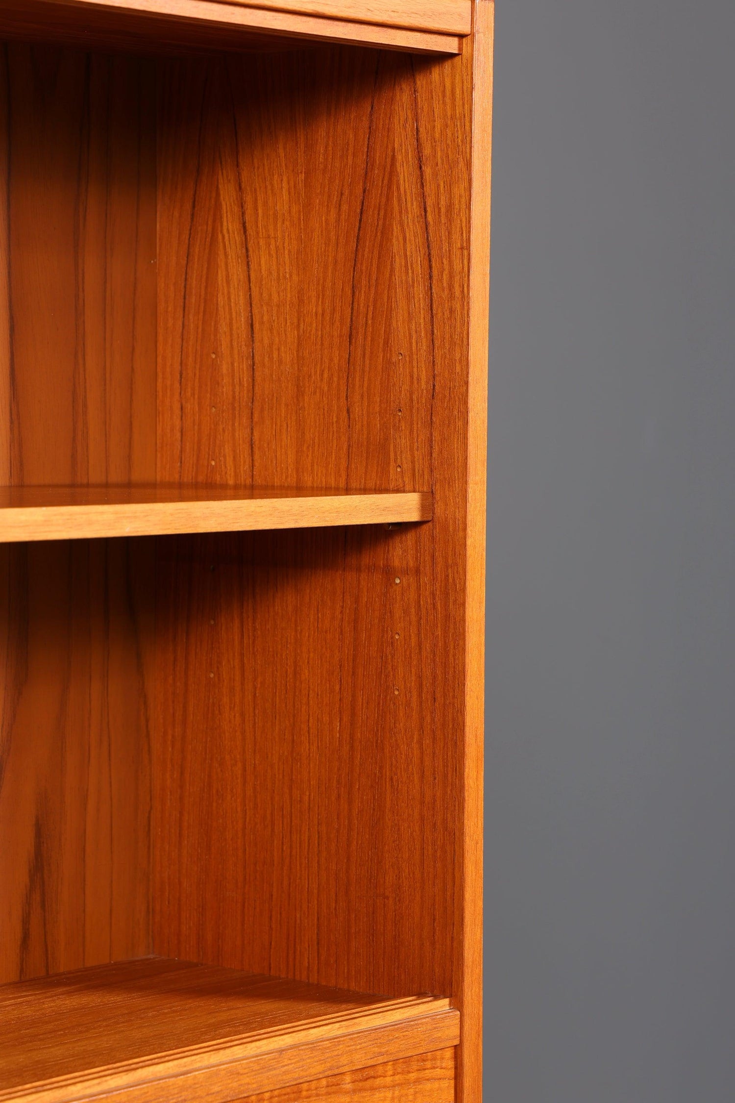 Schlichte Mid Century Vitrine Vintage Schrank Regal Retro Bücherregal Regal
