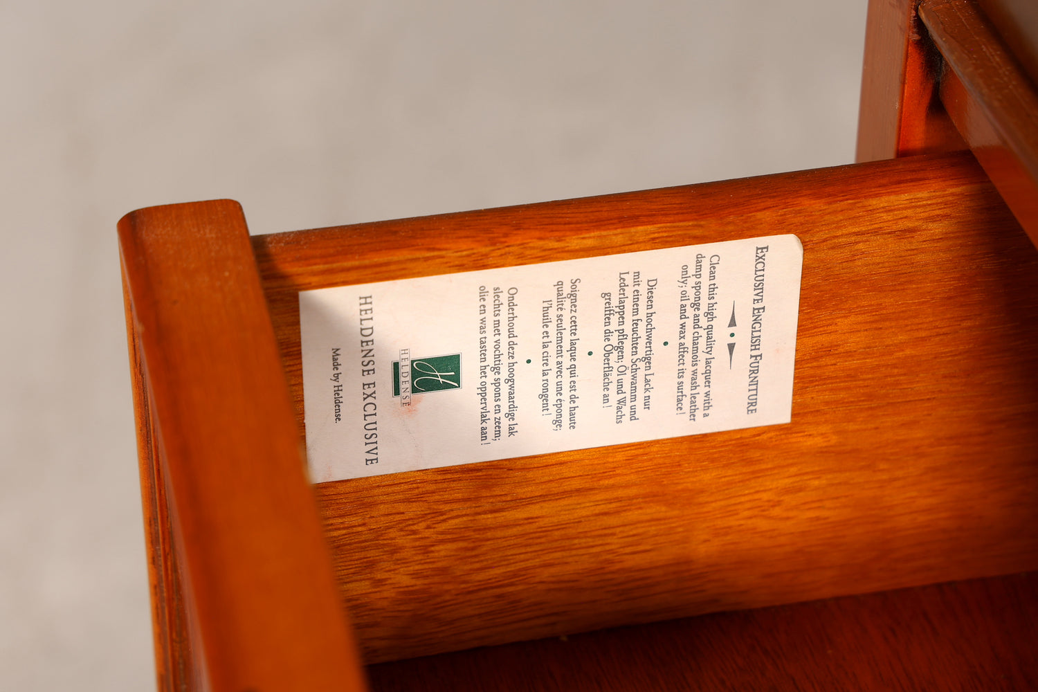 Wunderschöne Original Heldense Vitrine Englische Eibe Bücherschrank Antik Stil Glasvitrine