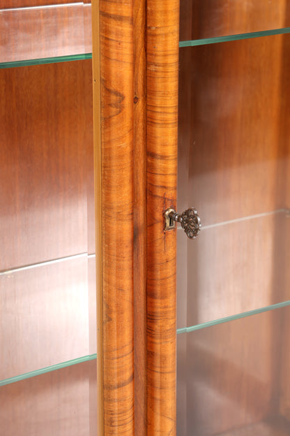 Wunderschöne Art Deco Vitrine Nussbaum Vitrine massiv Holz Antik Schrank