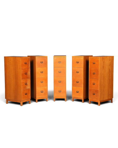 Hauptstadt Möblerei Mid Century Aktenschrank Set aus massivem Holz mit Bauhaus-Design und Metallgriffen
